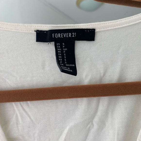 NWOTButton blouse, summer plunge - Picture 3 of 5